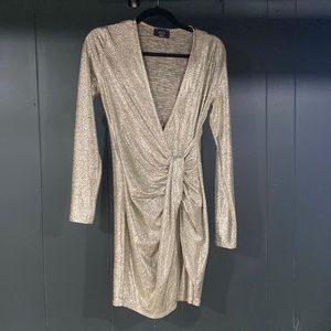 Shiny gold long sleeved short dress